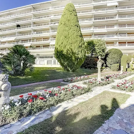 Elegant Vue Mer A Cannes